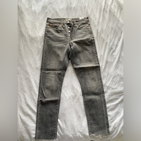 Levi’s and Frame jeans sales $20 per pair - Picture 4 of 12